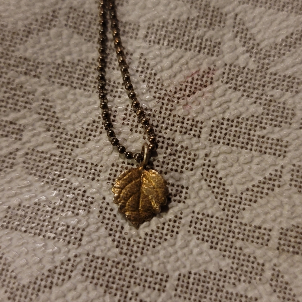 ✨ Vintage 925 Silver Gold-Plated Leaf Charm Necklace ✨